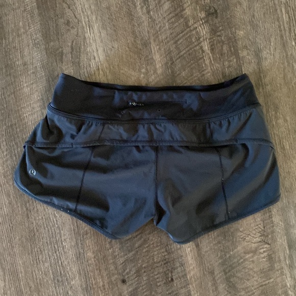 lululemon Speed Up Low-Rise Lined Short 2.5" | SIZE 4 - Picture 5 of 5